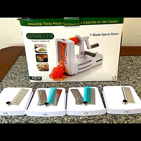 Spiralizer with 7 blades NEW original box. Great prep tool noodles & fancy veges - Picture 2 of 8